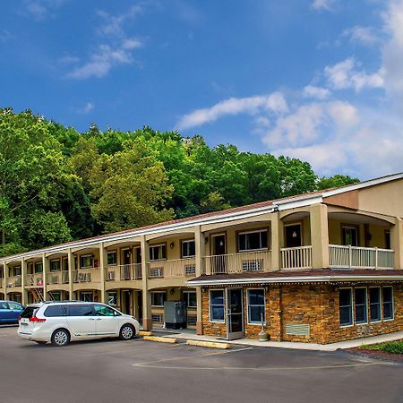 Econo Lodge Jefferson Hills Hwy 51 Clairton Exterior photo