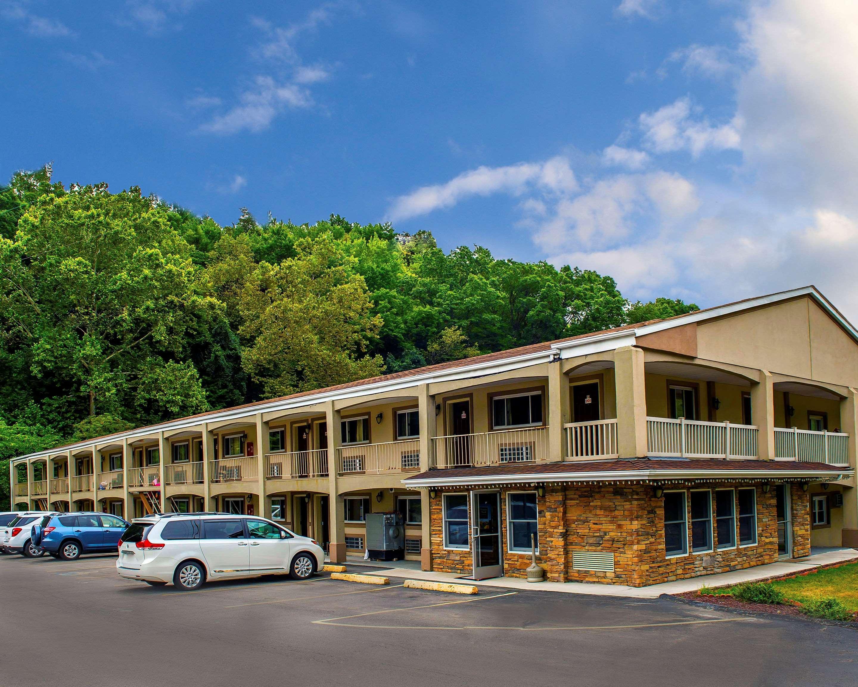 Econo Lodge Jefferson Hills Hwy 51 Clairton Exterior photo