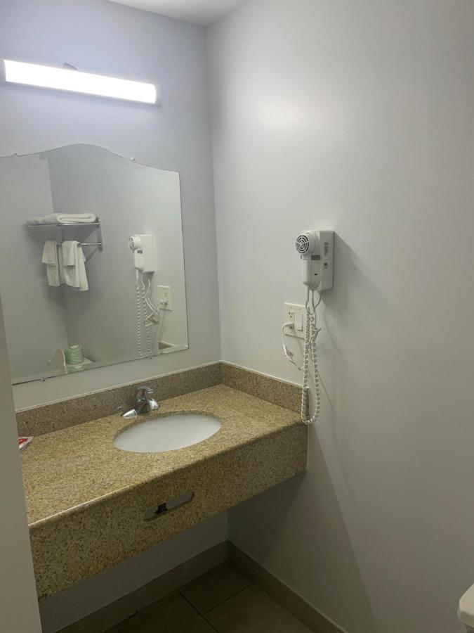 Econo Lodge Jefferson Hills Hwy 51 Clairton Exterior photo