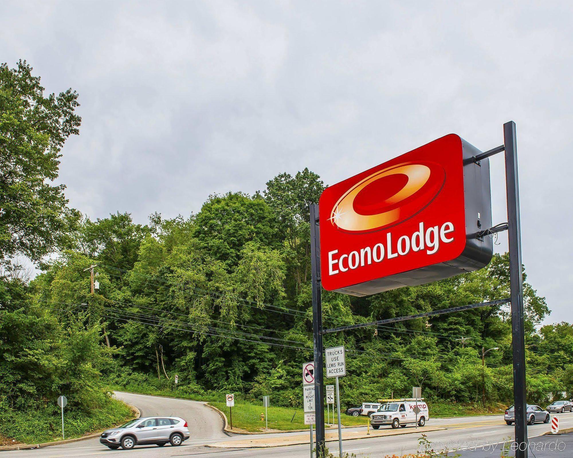 Econo Lodge Jefferson Hills Hwy 51 Clairton Exterior photo